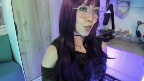 Snapshot of lunivyra chatting on July 17, 2026, 5:29 pm lunivyra online show from July 17, 2026, 5:29 pm
