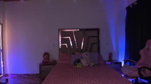 Snapshot of lunna_roosee chatting on June 17, 2026, 12:24 am LUNA ROSE online show from June 17, 2026, 12:24 am