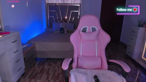 Snapshot of lunna_roosee chatting on July 8, 2026, 8:24 pm LUNA ROSE online show from July 8, 2026, 8:24 pm