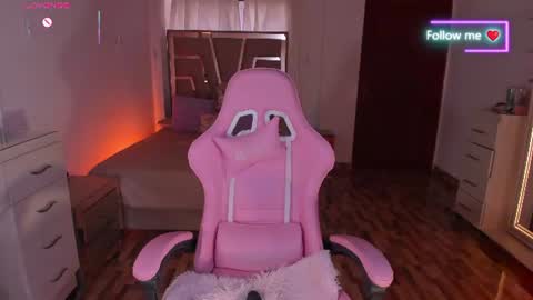 Snapshot of lunna_roosee chatting on July 11, 2026, 6:43 pm LUNA ROSE online show from July 11, 2026, 6:43 pm