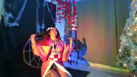 Snapshot of lunnaa1_ chatting on October 30, 2025, 4:14 am Luna online show from October 30, 2025, 4:14 am