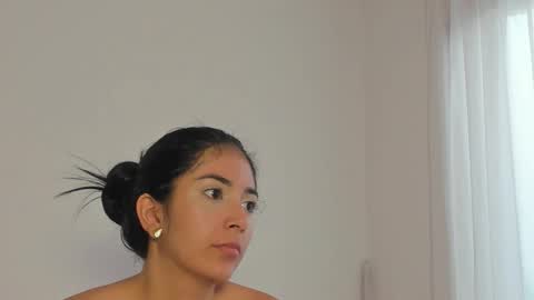 Snapshot of lunnarossee chatting on November 23, 2025, 1:11 pm online show from November 23, 2025, 1:11 pm