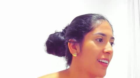 Snapshot of lunnarossee chatting on November 30, 2025, 4:49 am online show from November 30, 2025, 4:49 am