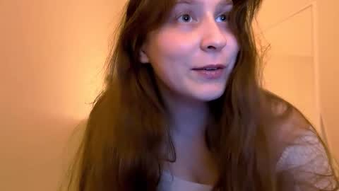 Snapshot of lunoria chatting on January 17, 2026, 10:46 pm lunoria online show from January 17, 2026, 10:46 pm