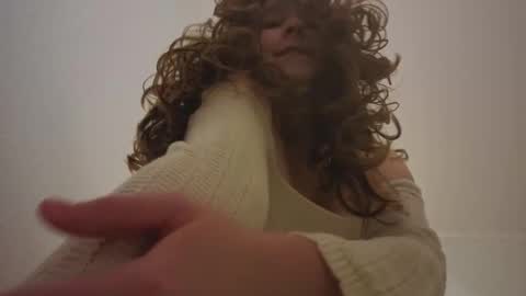 Snapshot of lunoria chatting on February 6, 2026, 10:57 pm lunoria online show from February 6, 2026, 10:57 pm