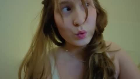 Snapshot of lunoria chatting on March 9, 2026, 9:41 pm lunoria online show from March 9, 2026, 9:41 pm