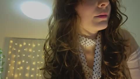 Snapshot of lunoria chatting on April 5, 2026, 8:39 pm lunoria online show from April 5, 2026, 8:39 pm