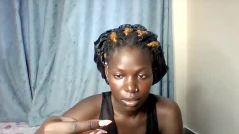 luo_queen online show from September 13, 2025, 12:38 pm