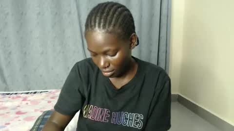 luo_queen online show from September 21, 2025, 1:40 am