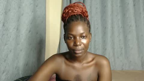 luo_queen online show from November 24, 2025, 10:53 pm