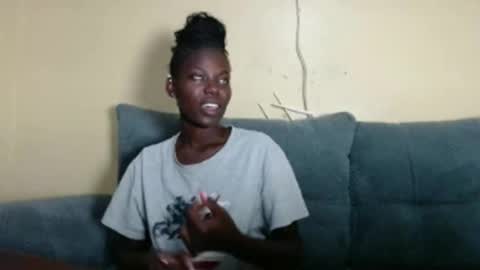 luo_queen online show from February 5, 2026, 5:01 am