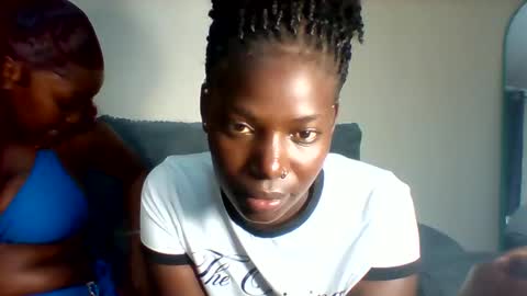 luo_queen online show from April 2, 2026, 6:38 pm