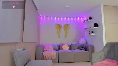 Snapshot of lupe_jones22 chatting on October 14, 2025, 1:50 am Lupe - Independent online show from October 14, 2025, 1:50 am