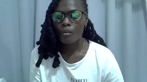 Snapshot of lupitah_ chatting on October 19, 2025, 10:21 pm sweet girl online show from October 19, 2025, 10:21 pm