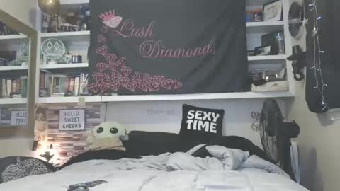 Snapshot of lushdiamonds chatting on February 13, 2025, 2:23 am Lush Diamonds online show from February 13, 2025, 2:23 am