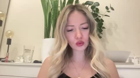 lusiluv online show from February 27, 2026, 7:25 pm