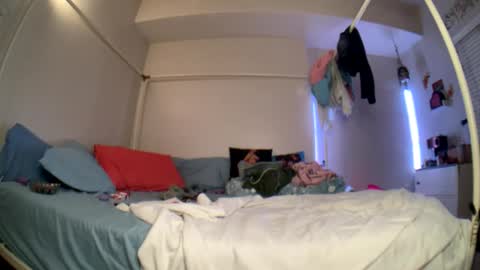 LOLA online show from May 3, 2026, 4:18 am