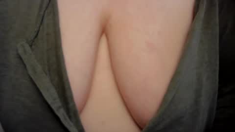 lustytits85 online show from July 26, 2026, 11:06 am