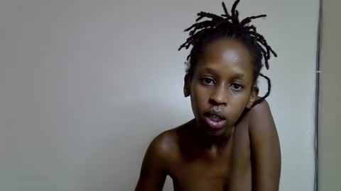 lutino_lovebirds online show from April 26, 2026, 7:33 pm