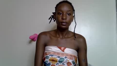 lutino_lovebirds online show from April 28, 2026, 4:39 am