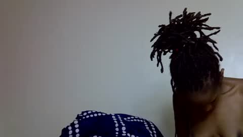 lutino_lovebirds online show from April 28, 2026, 4:45 pm