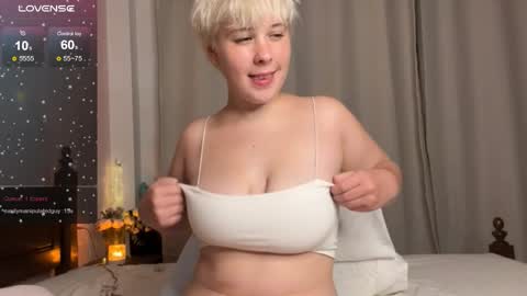 Snapshot of luuuviii chatting on March 30, 2026, 6:42 pm Sofa online show from March 30, 2026, 6:42 pm