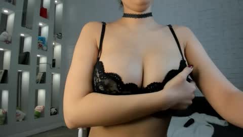 Snapshot of luv_yuna chatting on November 29, 2025, 3:31 am Yuna online show from November 29, 2025, 3:31 am