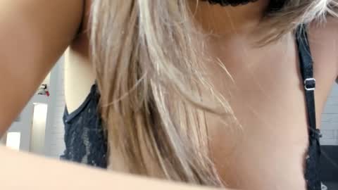 Snapshot of luv_yuna chatting on March 7, 2026, 1:24 am Yuna online show from March 7, 2026, 1:24 am