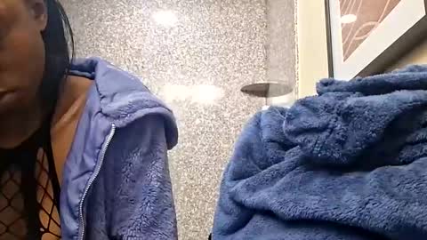 Snapshot of luvbug555 chatting on November 28, 2025, 12:19 pm luvbug555 online show from November 28, 2025, 12:19 pm