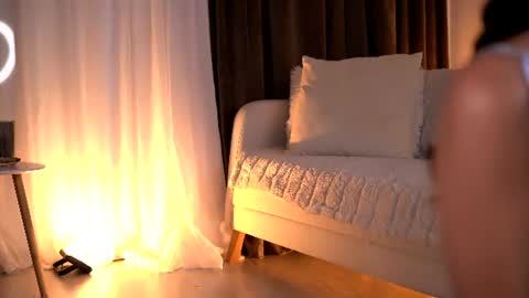 Caprice online show from June 19, 2026, 2:43 pm