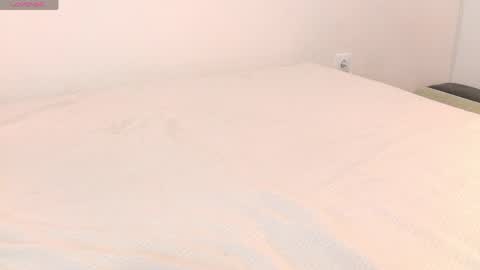 luvtosin663 online show from April 22, 2026, 6:42 pm