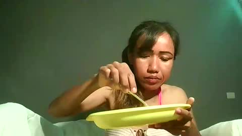 Bee Bee online show from April 22, 2026, 3:53 am
