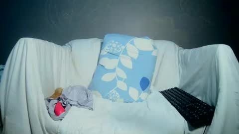 Snapshot of luvu4everxxx chatting on July 30, 2026, 4:44 am Bee Bee online show from July 30, 2026, 4:44 am