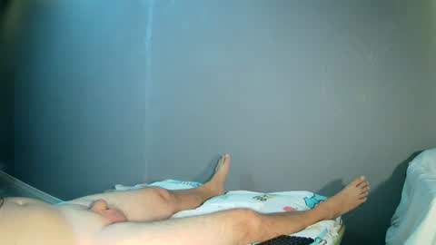 Snapshot of luvu4everxxx chatting on July 31, 2026, 2:44 am Bee Bee online show from July 31, 2026, 2:44 am