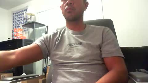 Snapshot of luvv777 chatting on December 3, 2025, 8:45 am luvv777 online show from December 3, 2025, 8:45 am