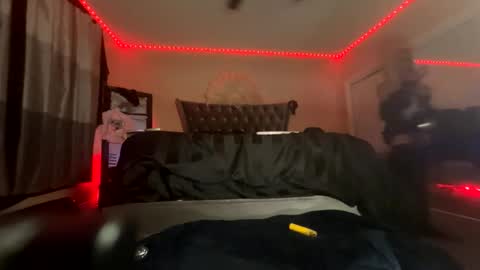 luvvlee online show from February 17, 2026, 6:43 am