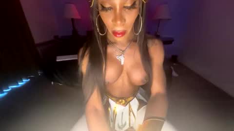 luvvlee online show from May 3, 2026, 5:19 pm