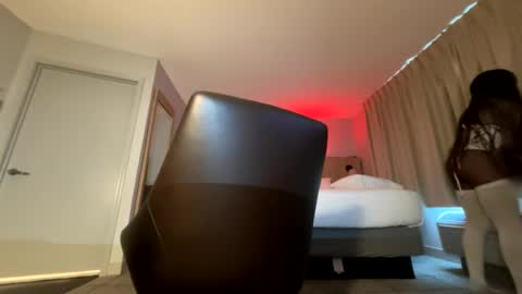 luvvlee online show from July 12, 2026, 8:00 pm