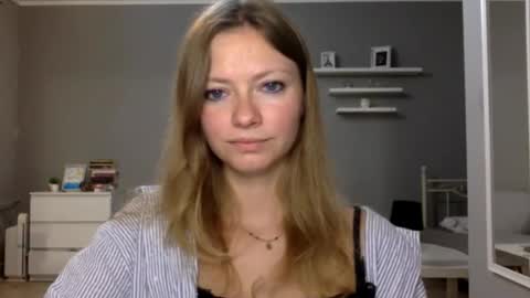 Snapshot of lux_millie chatting on December 21, 2025, 6:26 pm Millie online show from December 21, 2025, 6:26 pm