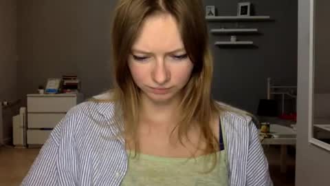 Snapshot of lux_millie chatting on January 8, 2026, 10:12 pm Millie online show from January 8, 2026, 10:12 pm