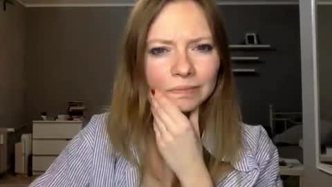 Snapshot of lux_millie chatting on February 26, 2026, 10:31 pm Millie online show from February 26, 2026, 10:31 pm