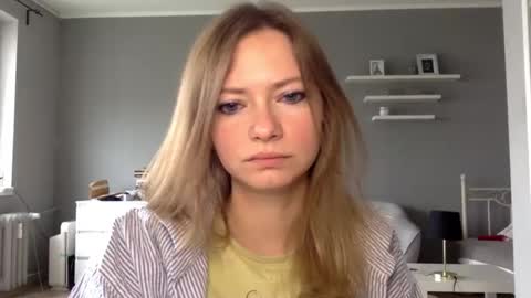 Snapshot of lux_millie chatting on March 15, 2026, 8:09 am Millie online show from March 15, 2026, 8:09 am