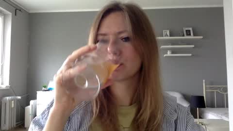 Snapshot of lux_millie chatting on March 29, 2026, 7:08 am Millie online show from March 29, 2026, 7:08 am