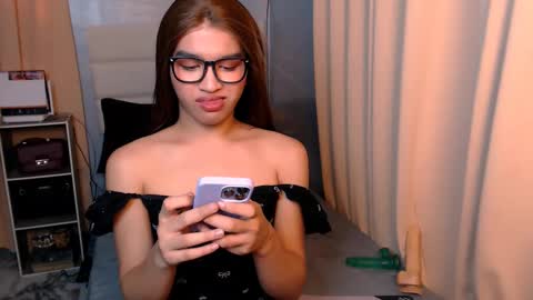 Snapshot of lux_white chatting on February 20, 2025, 11:54 pm queen lux online show from February 20, 2025, 11:54 pm