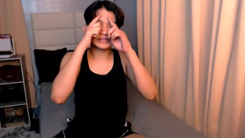 Snapshot of lux_white chatting on March 6, 2025, 5:22 pm queen lux online show from March 6, 2025, 5:22 pm