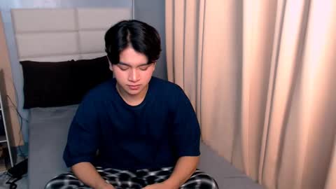 Snapshot of lux_white chatting on March 8, 2025, 5:54 pm queen lux online show from March 8, 2025, 5:54 pm