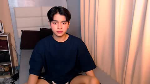 Snapshot of lux_white chatting on March 9, 2025, 3:05 pm queen lux online show from March 9, 2025, 3:05 pm