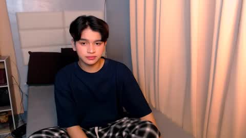 Snapshot of lux_white chatting on March 9, 2025, 6:11 pm queen lux online show from March 9, 2025, 6:11 pm