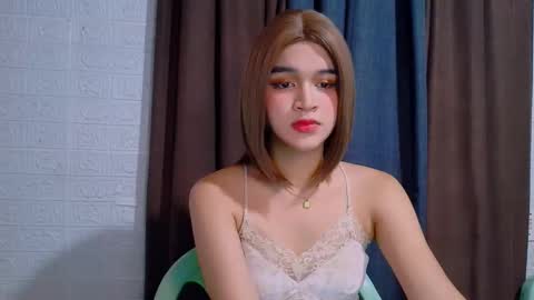 queen lux online show from February 23, 2026, 6:33 am