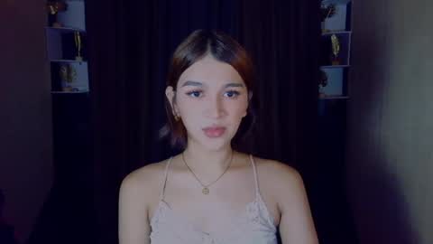 Snapshot of lux_white chatting on May 6, 2026, 11:59 am queen lux online show from May 6, 2026, 11:59 am